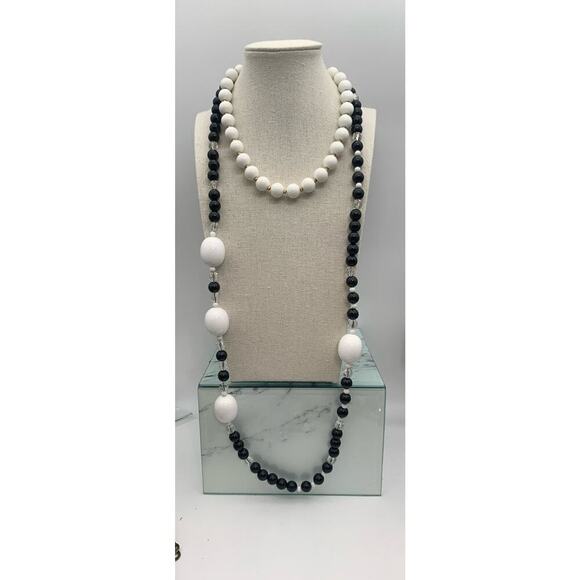Vintage Lot Of 2 Monet Black White And Clear Beaded Necklaces 1 Long 1 Short - Picture 2 of 6